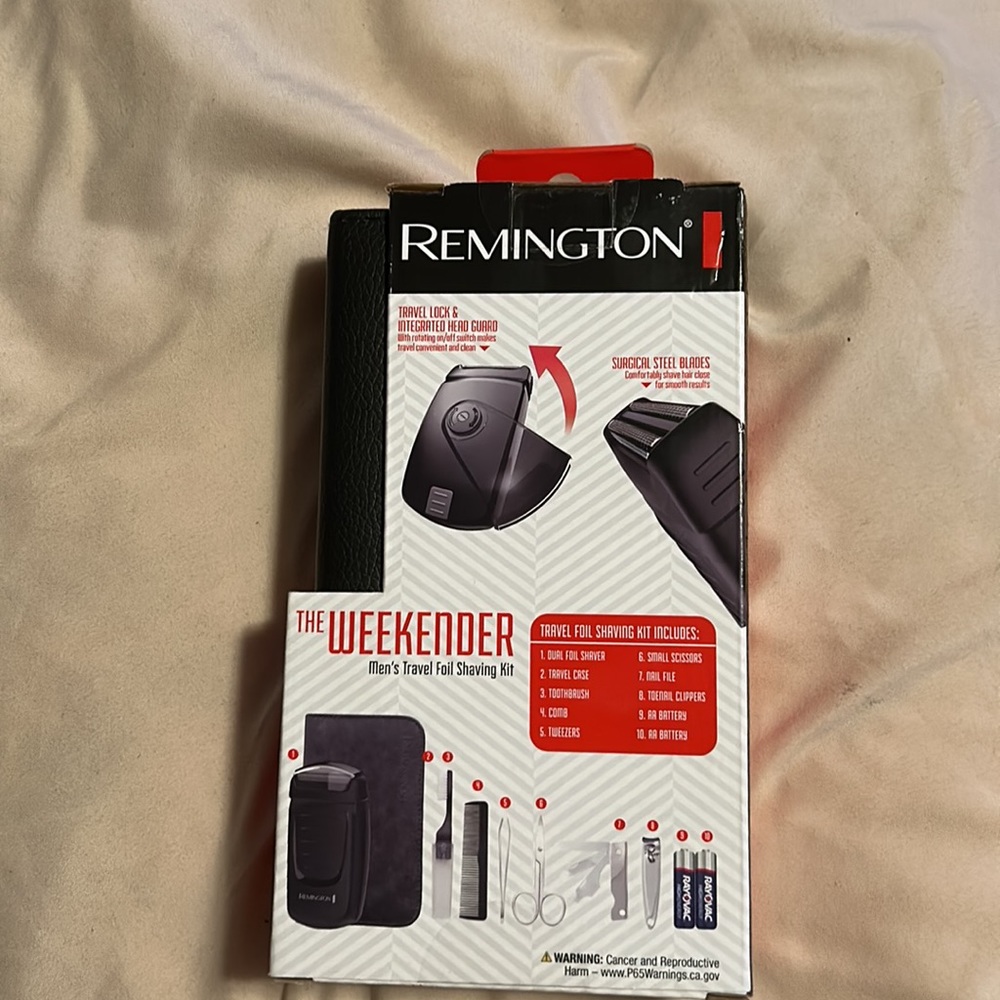 New in the box men’s weekend shaving set - Picture 2 of 4